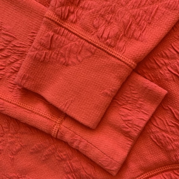 Tommy Bahama Half Zip - Picture 4 of 7